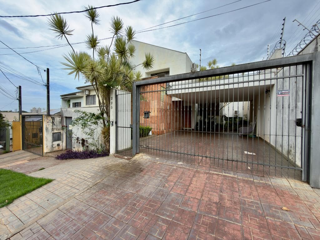Casa à venda em Maringá, Jardim Imperial II, com 3 quartos, com 249.58 m²