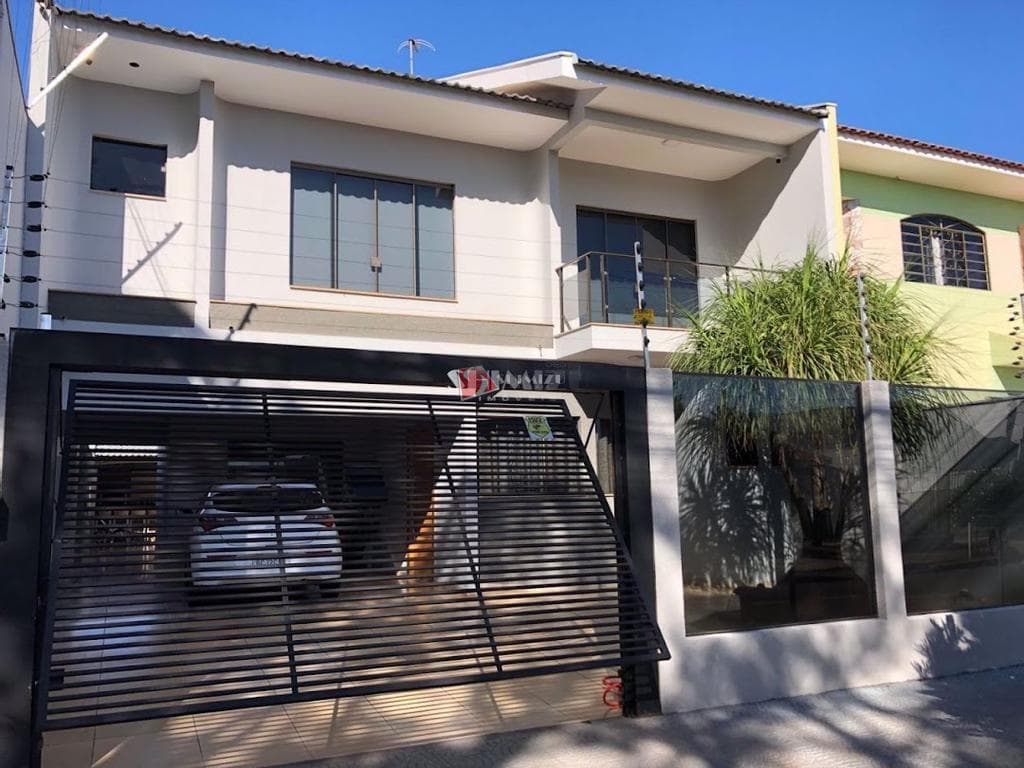 Sobrado à venda em Maringá, Jardim Alvorada, com 4 quartos, com 220 m²
