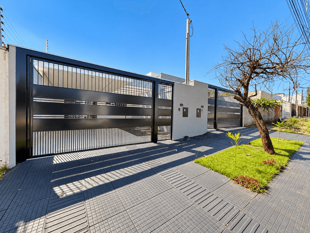 Casa à venda em Maringá, Jardim Tóquio, com 3 quartos, com 110.04 m²