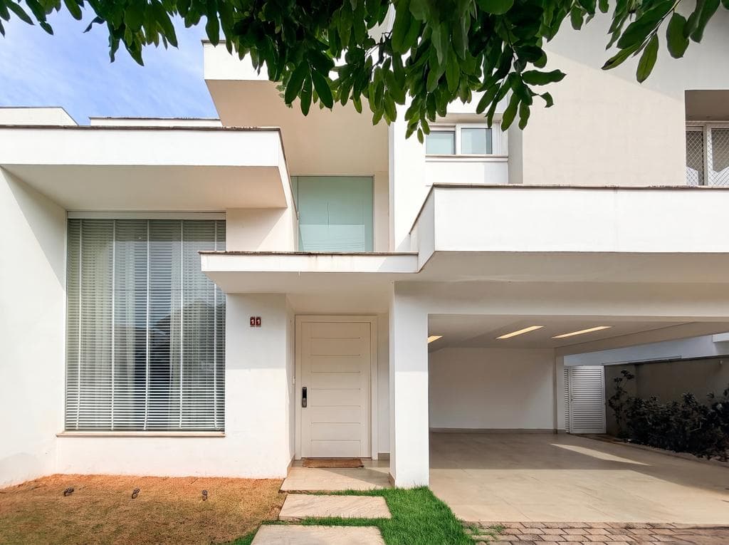Casa à venda em Maringá, Jardim Laodiceia, com 3 suítes, com 347.08 m²