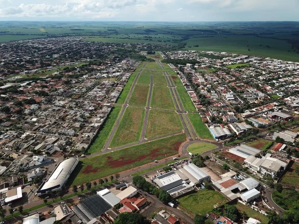 Terreno com 400 m² à Venda no Jardim Baeza - Maringá