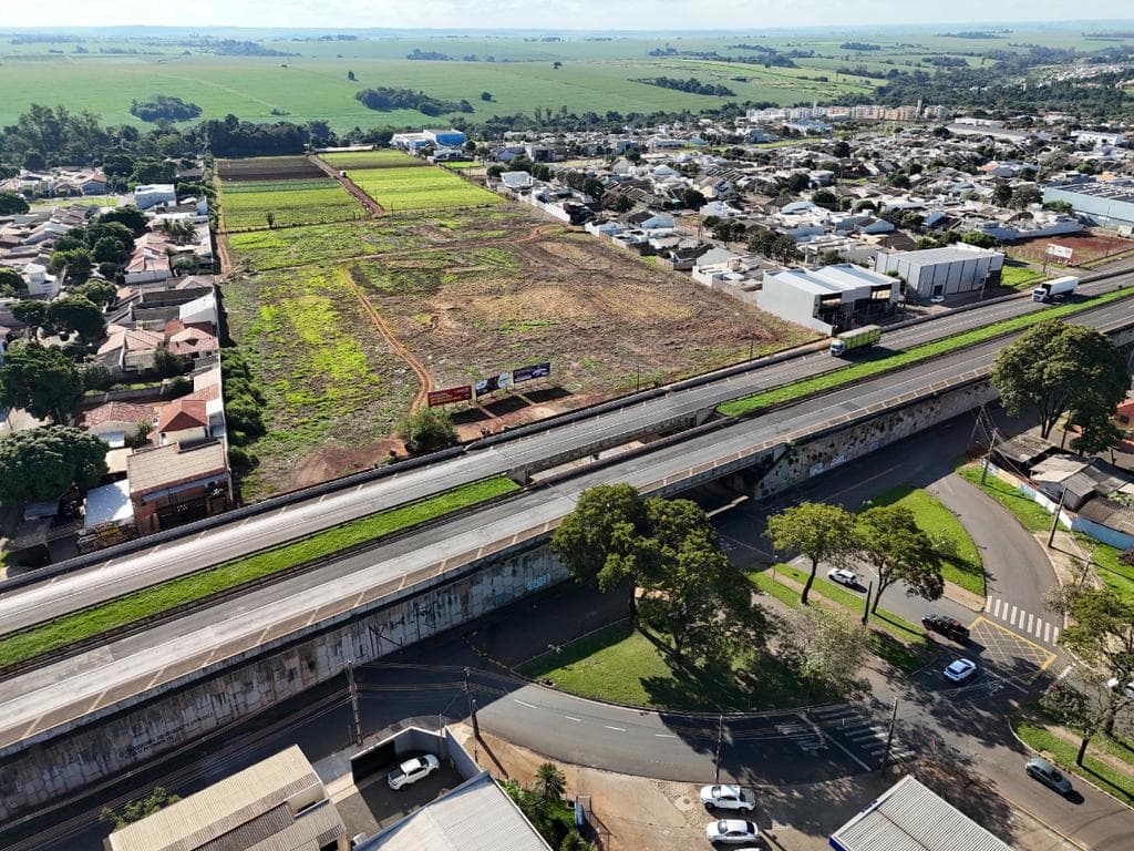 Terreno à venda em Maringá, Jardim Andrade, com 32058.1 m²