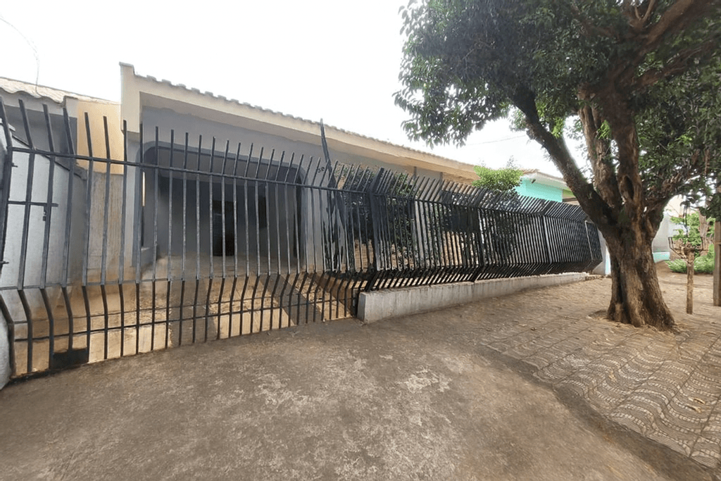Casa à venda em Maringá, Jardim São Silvestre, com 5 quartos, com 220.75 m²