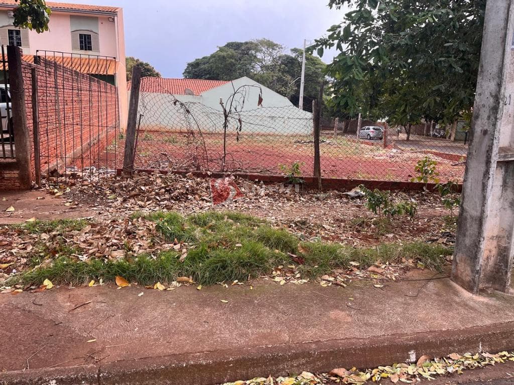 Terreno à venda em Maringá, Jardim Alvorada, com 375 m²