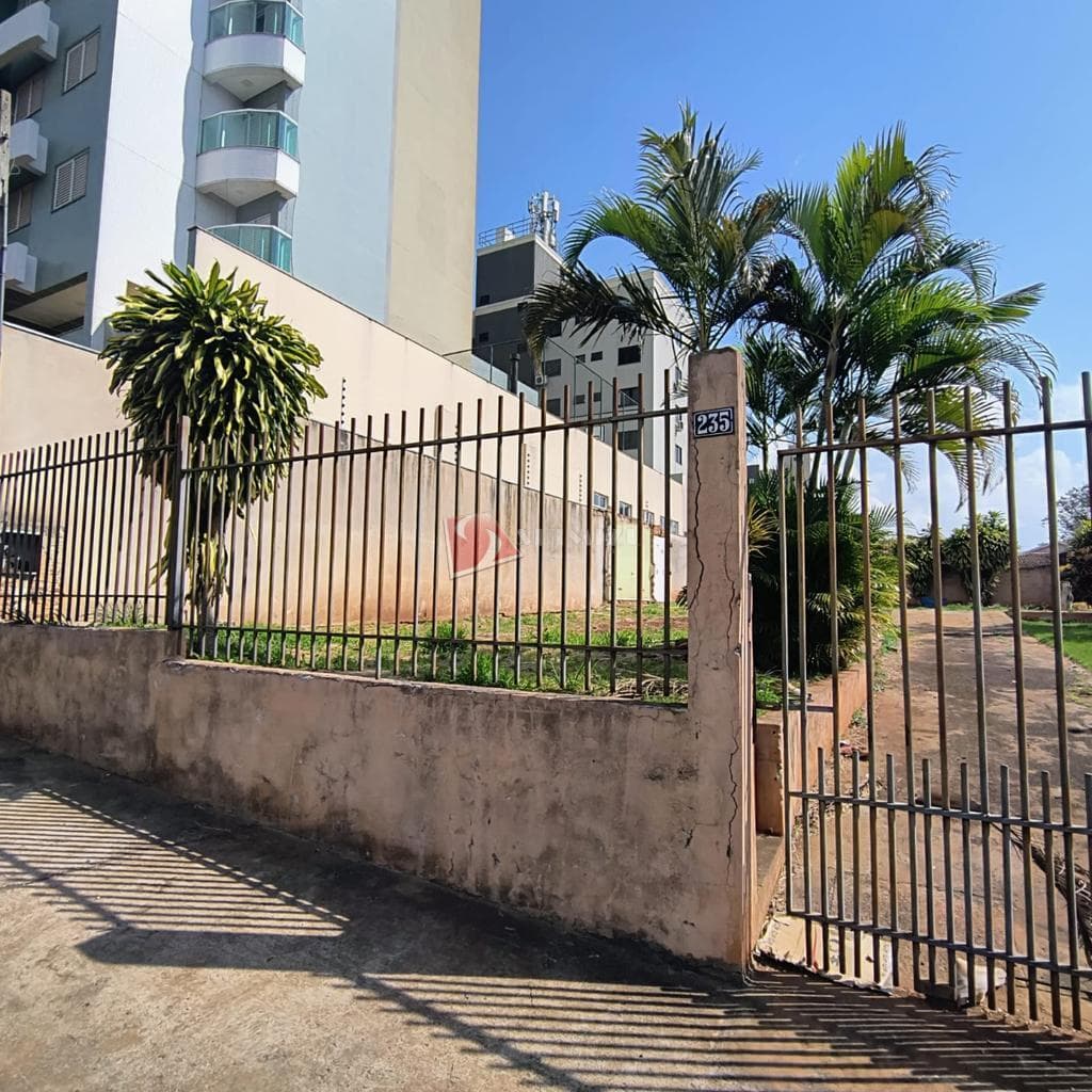 Terreno à venda em Maringá, Zona 07, com 526.5 m²