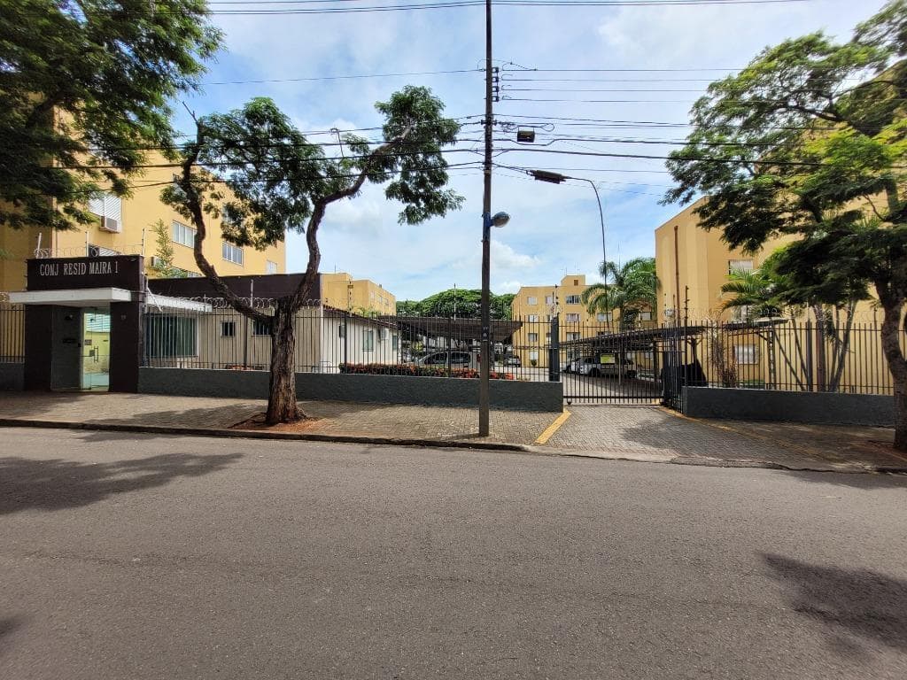 Apartamento à venda em Maringá, Parque Residencial Patrícia, com 3 quartos, com 53.94 m², Maira I