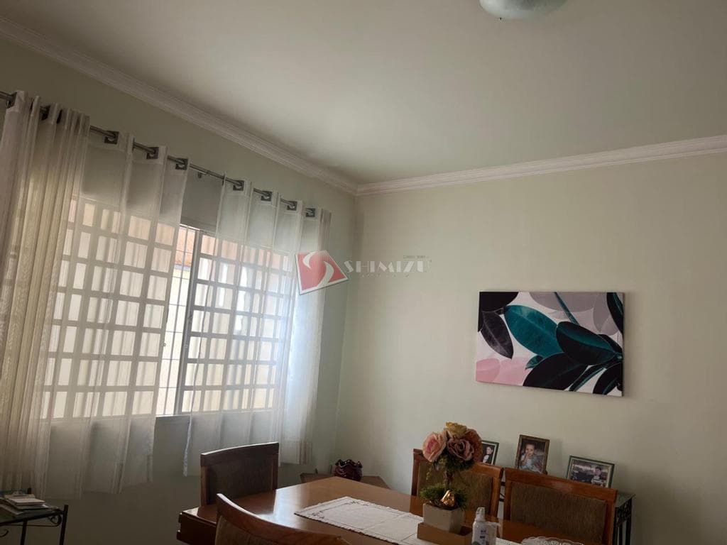 Casa à venda em Maringá, Parque Residencial Cidade Nova, com 4 quartos, com 186.81 m²
