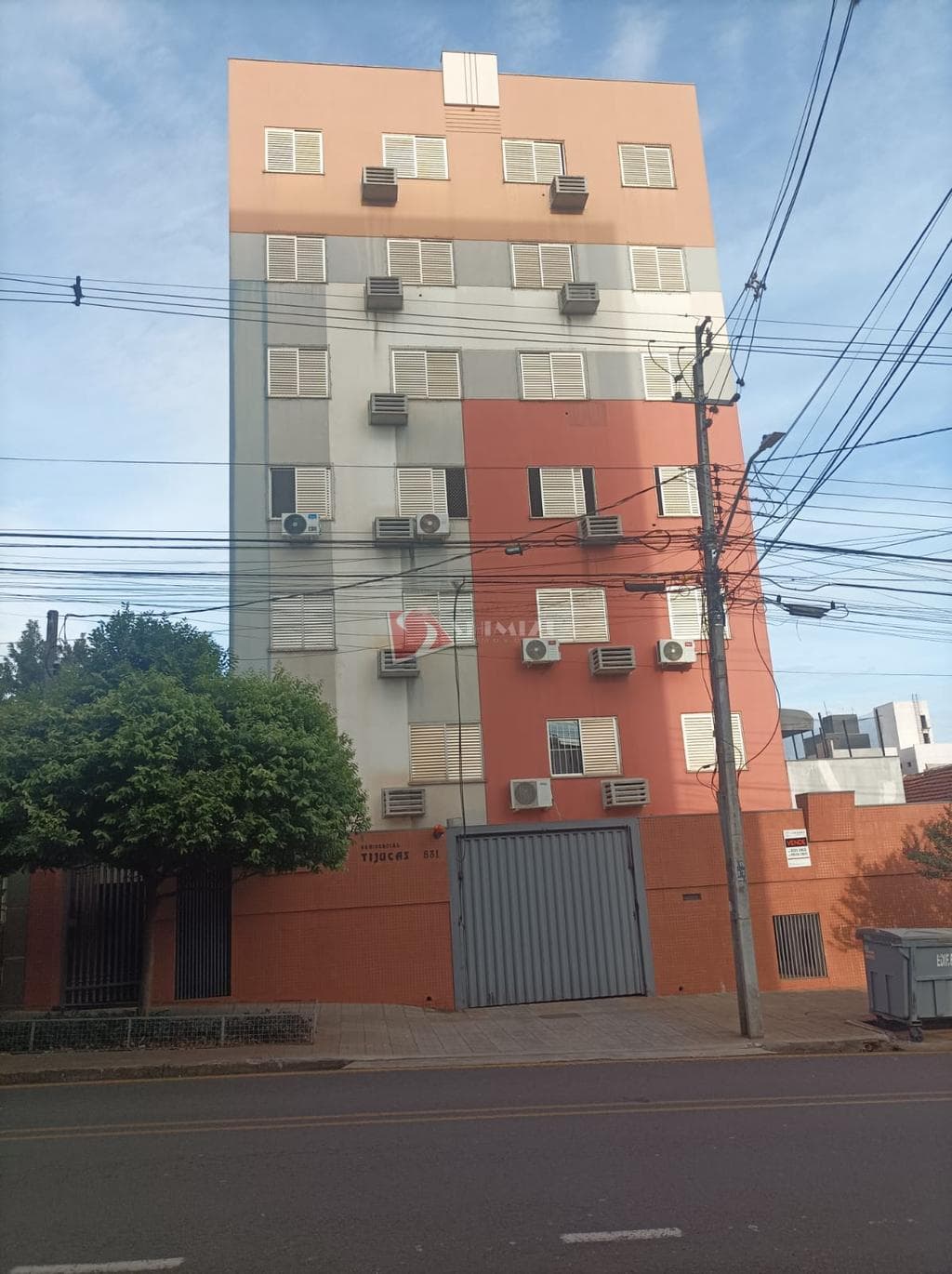 Apartamento mobiliado, próximo a UEM, com elevador e vaga de garagem