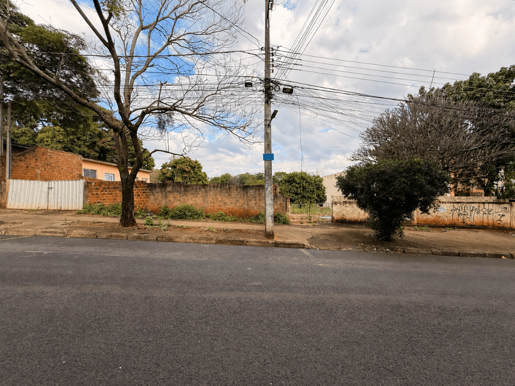 Terreno à venda em Maringá, Zona 07, com 1503.8 m²