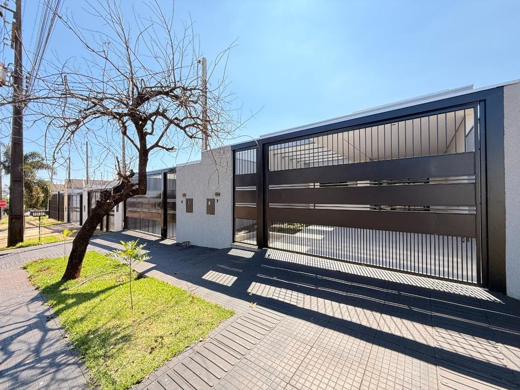 Casa à venda em Maringá, Jardim Tóquio, com 3 quartos, com 110.04 m²