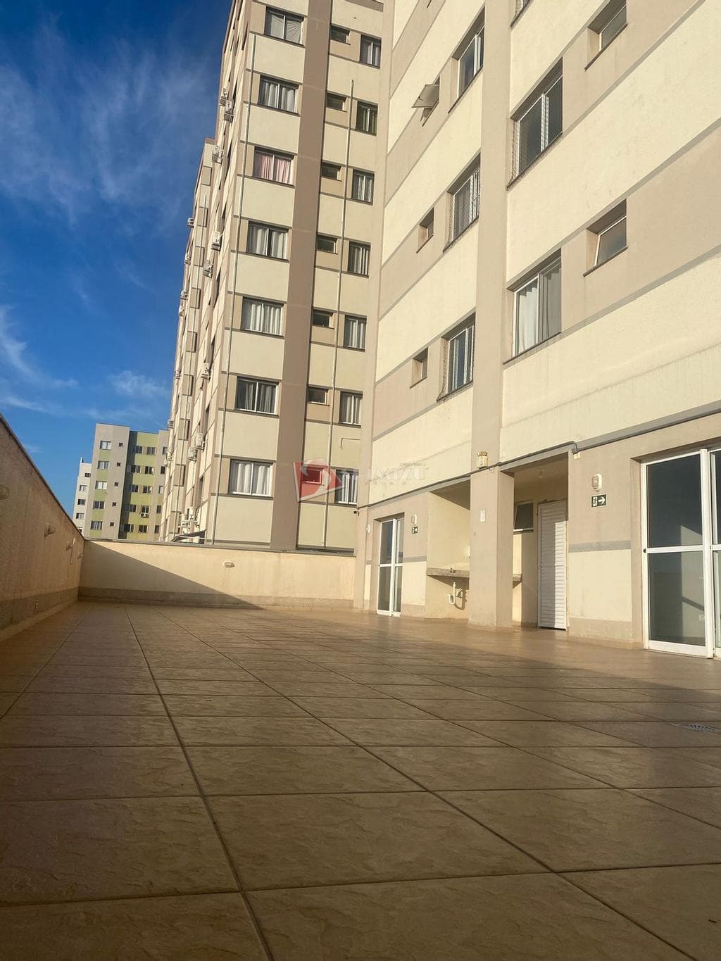 vendo apto no Brisa Aurora I, com elevador, 2 quartos 