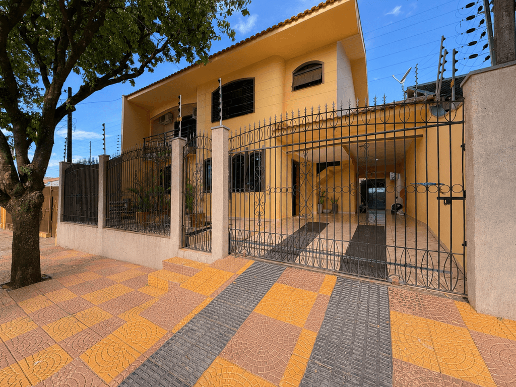 Sobrado à venda em Maringá, Jardim Novo Oásis, com 3 quartos, com 211.99 m²