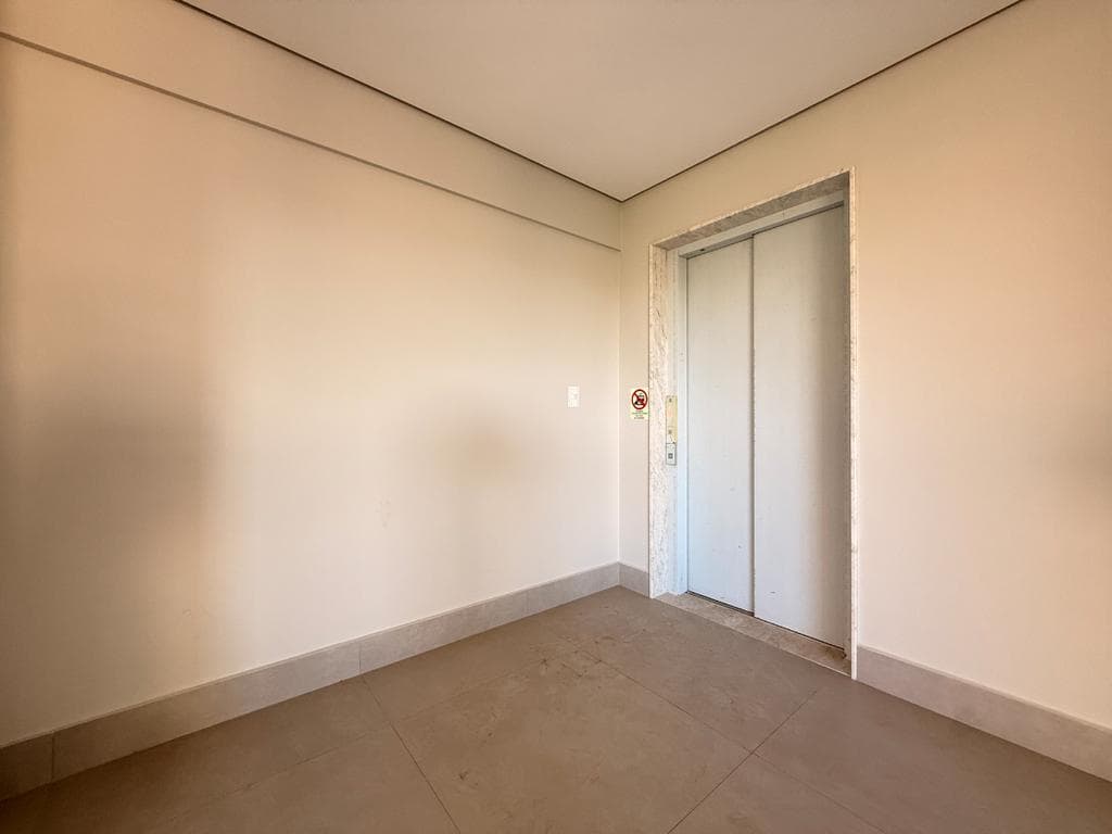 Apartamento à venda em Maringá, Zona 01, com 4 suítes, com 194.26 m², La Residence