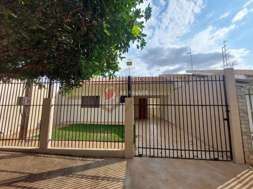 Casa à venda em Maringá, Jardim Santa Helena, com 2 quartos, com 74 m²