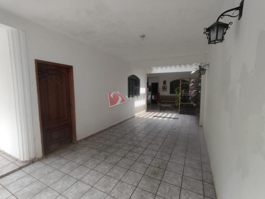 Casa à venda em Maringá, Zona 07, com 4 quartos, com 241.84 m²