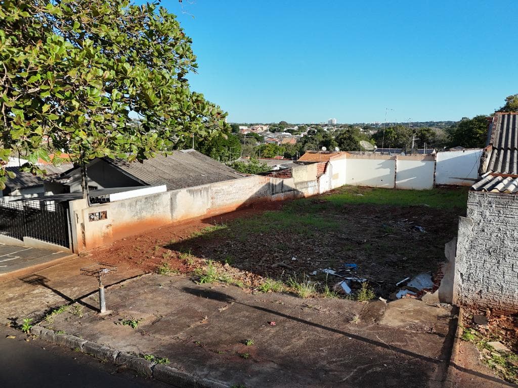 Terreno à venda em Maringá, Conjunto Residencial Rodolpho Bernardi, com 324 m²
