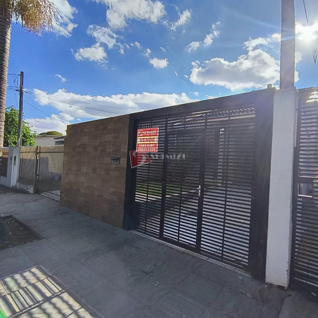 Casa à venda em Maringá, Jardim Alvorada, com 3 quartos, com 130.8 m²