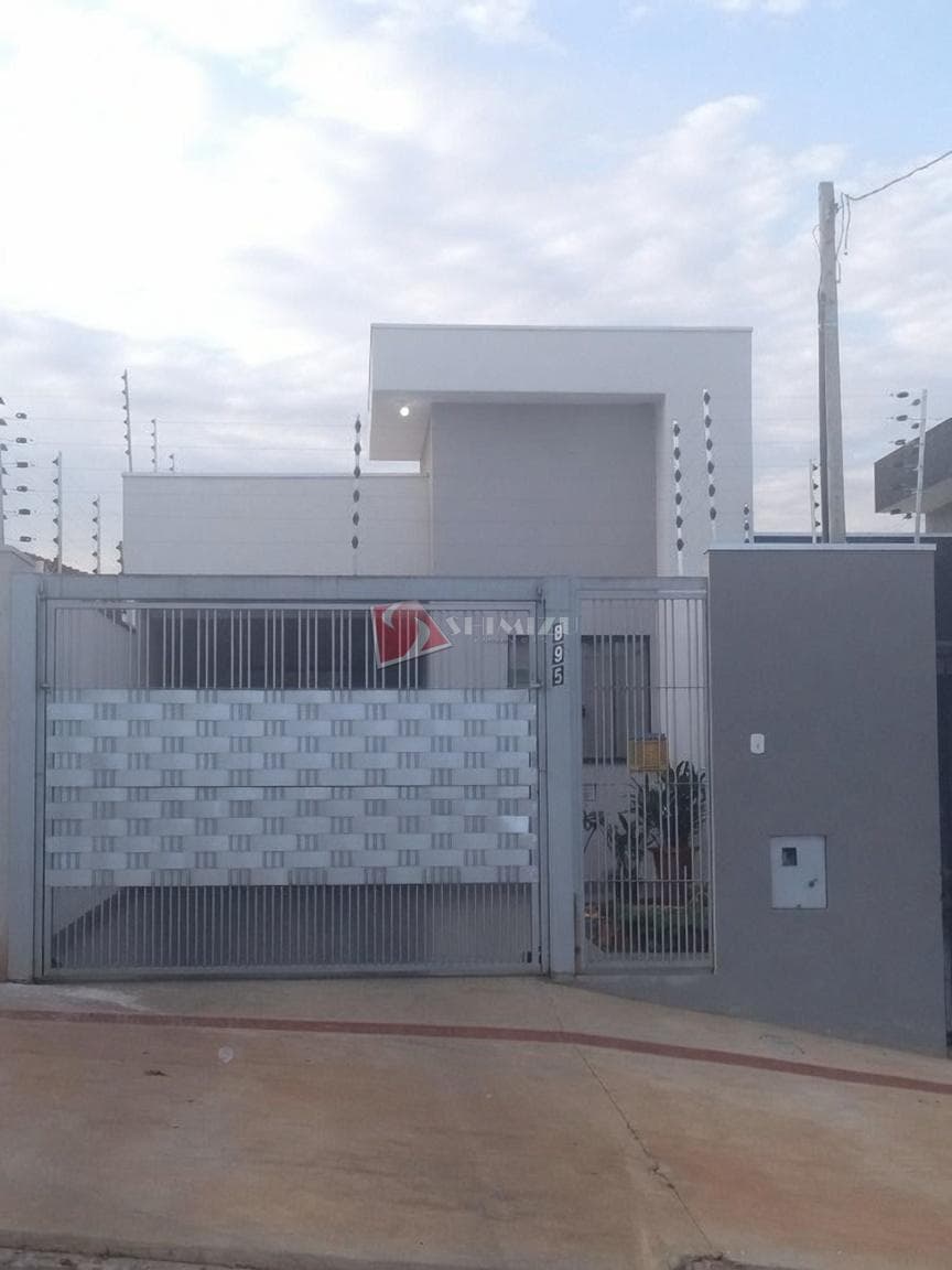 Casa à venda em Maringá, Loteamento Madrid, com 3 quartos, com 105 m²