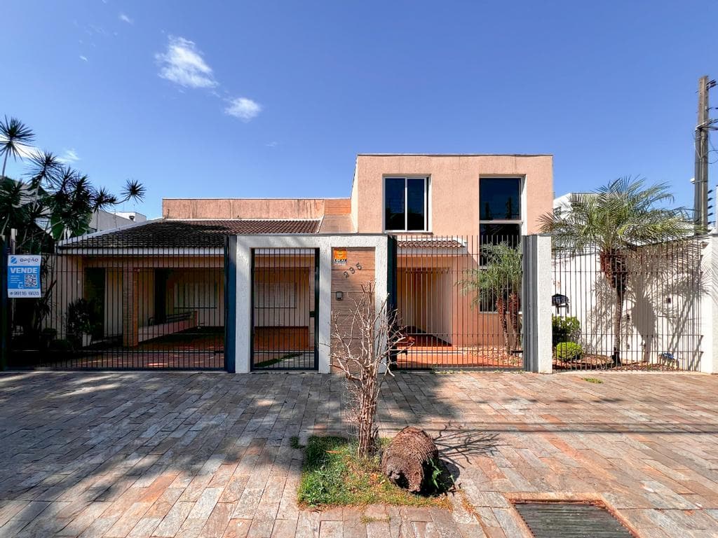 Casa à venda em Maringá, Zona 04, com 3 quartos, com 550 m²