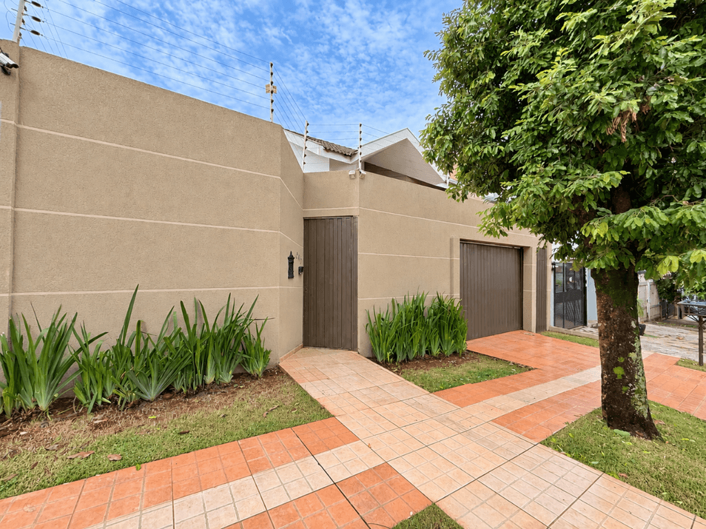 Sobrado à venda em Maringá, Residencial Moreschi, com 3 quartos, com 269.63 m²