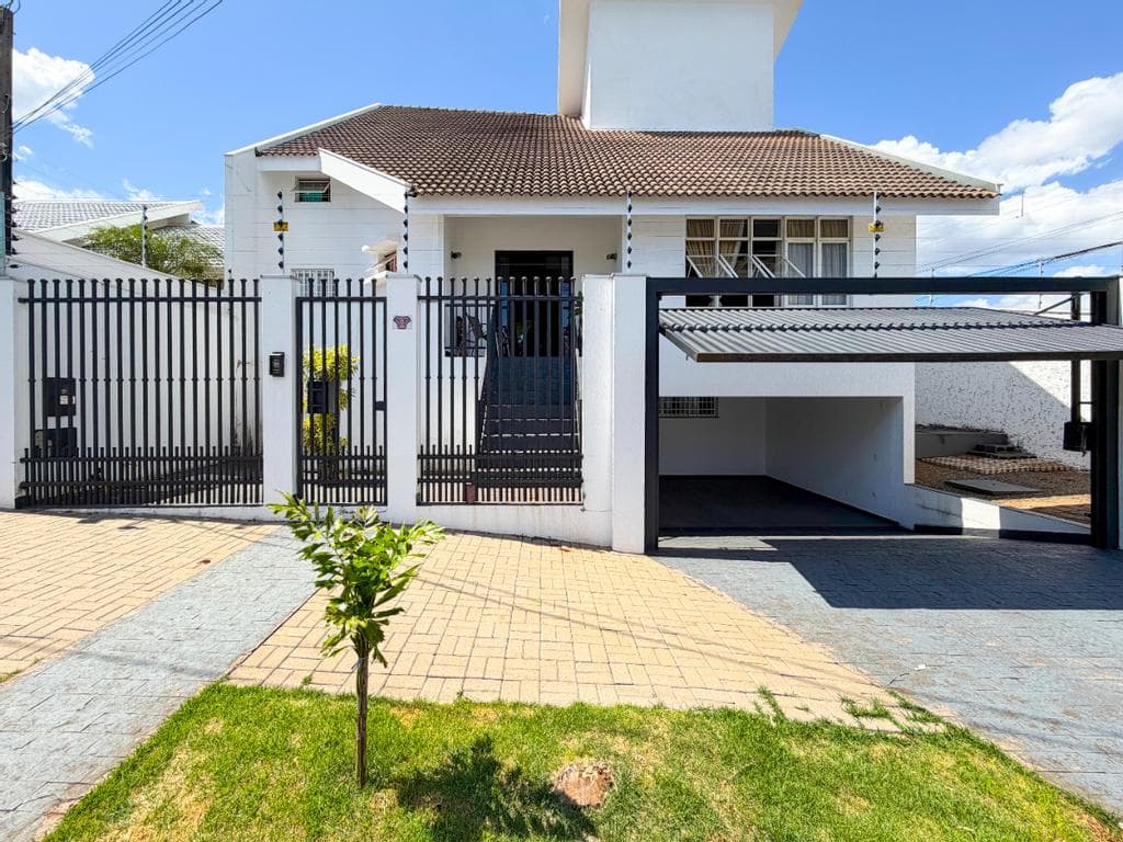 Sobrado à venda em Maringá, Jardim Itália, com 5 quartos, com 524.63 m²