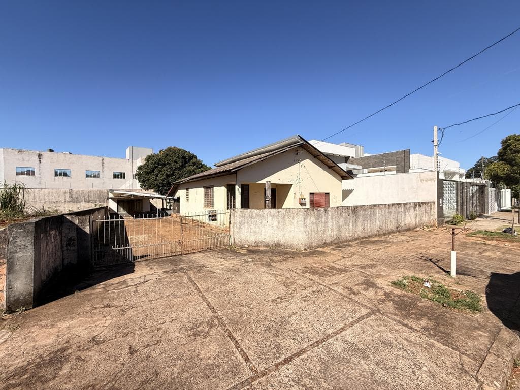 Terreno à venda em Maringá, Zona 01, com 650 m²