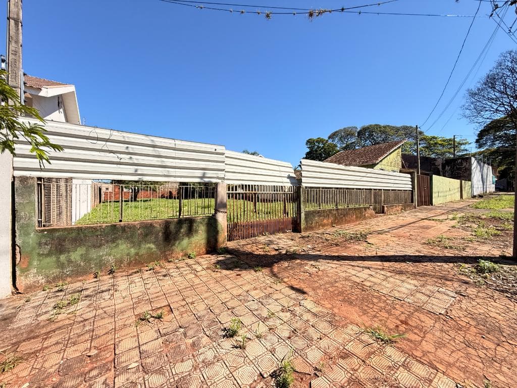 Terreno à venda em Maringá, Zona 04, com 624.8 m²