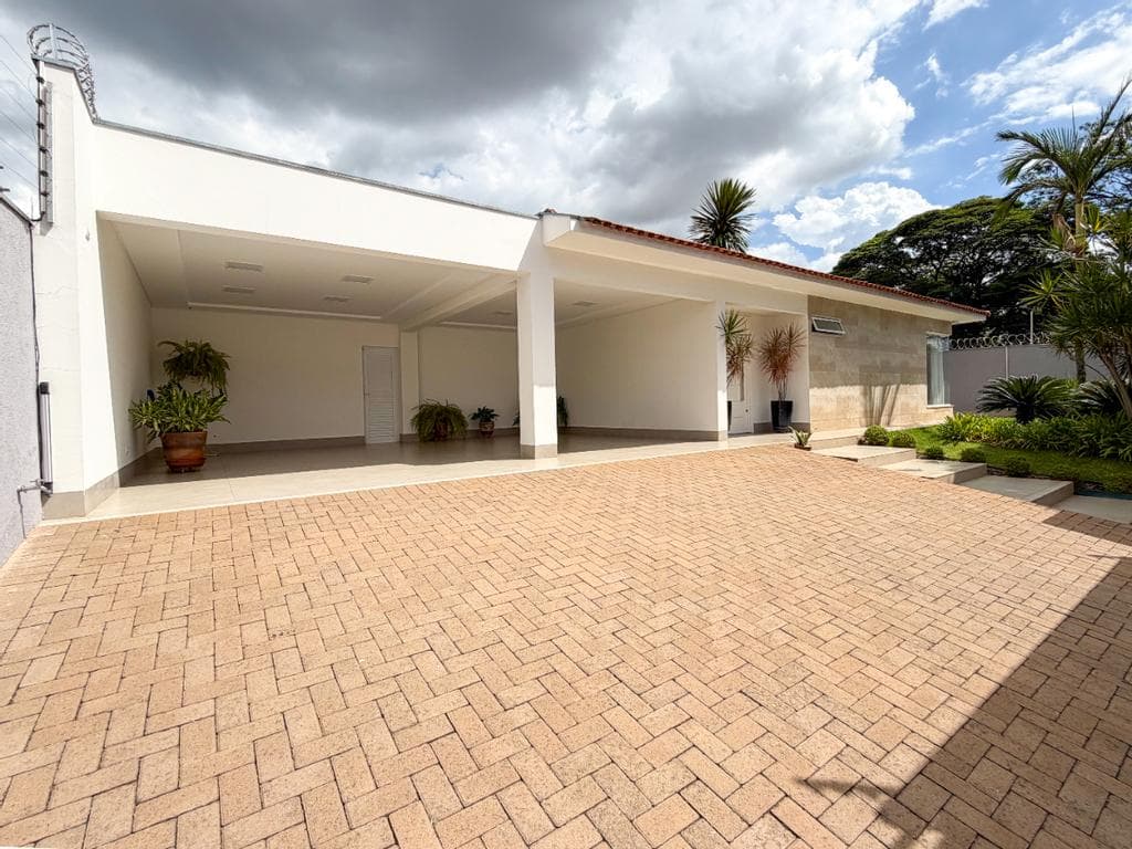Casa à venda em Maringá, Zona 05, com 3 quartos, com 279.28 m²