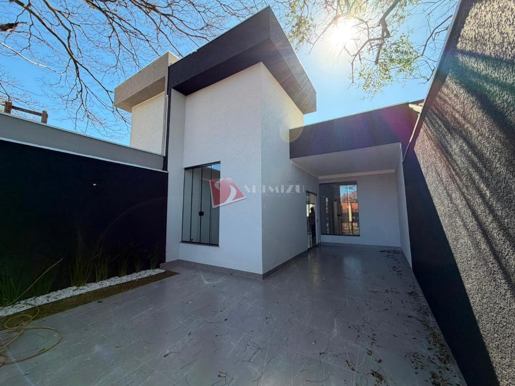 Casa à venda em Maringá, Conjunto Habitacional Requião, com 3 quartos, com 80 m²