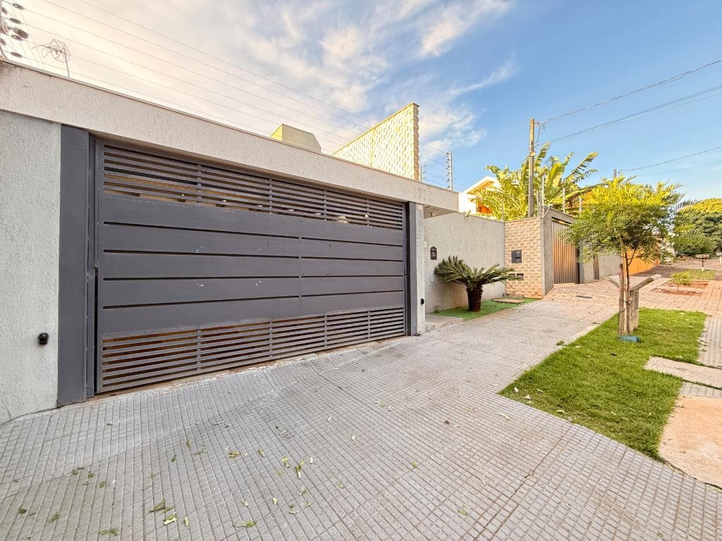 Casa com 306.43 m² e 4 Quartos à Venda no Jardim Alvorada - Maringá