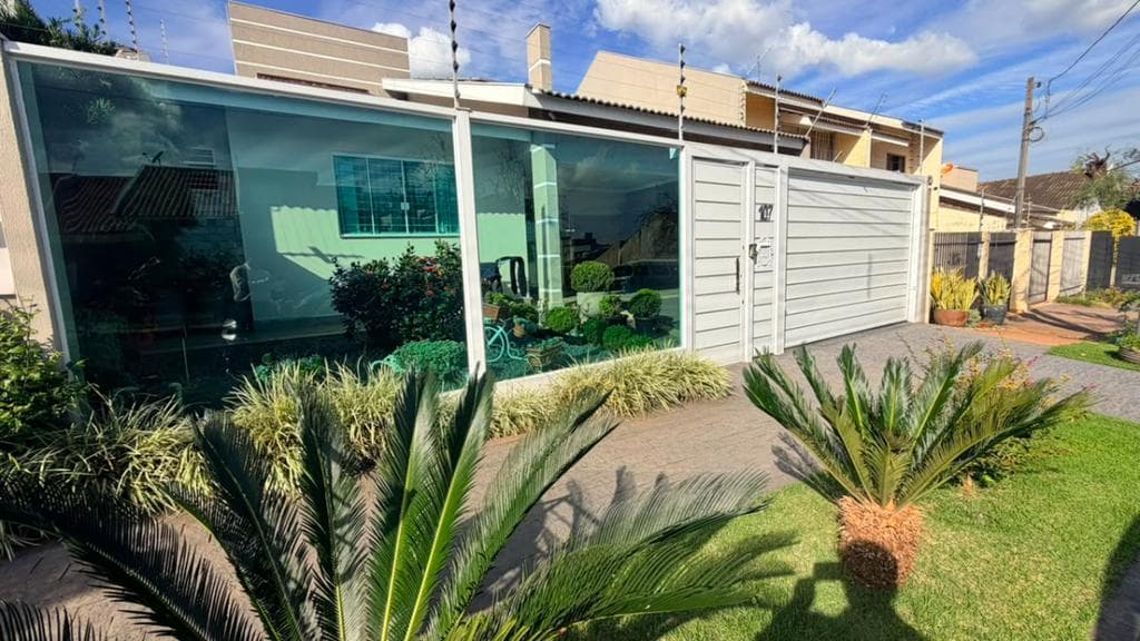 Casa à venda em Maringá, Jardim Itália, com 4 quartos, com 180.7 m²