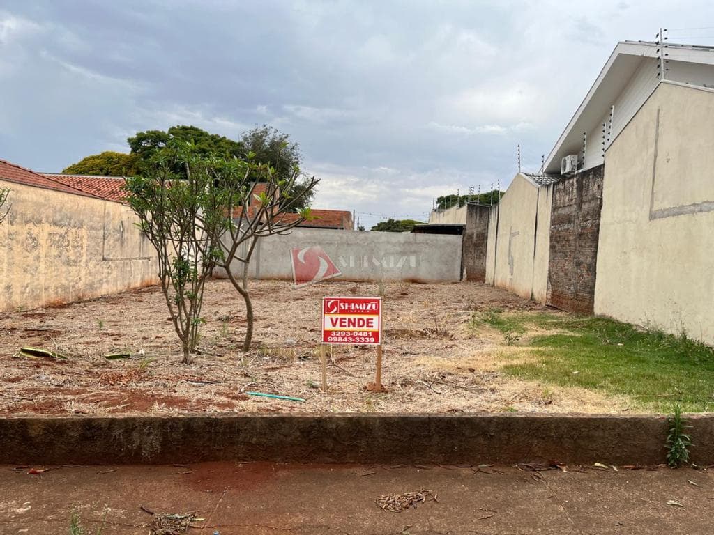 Terreno à venda em Maringá, Parque Residencial Aeroporto, com 360 m²