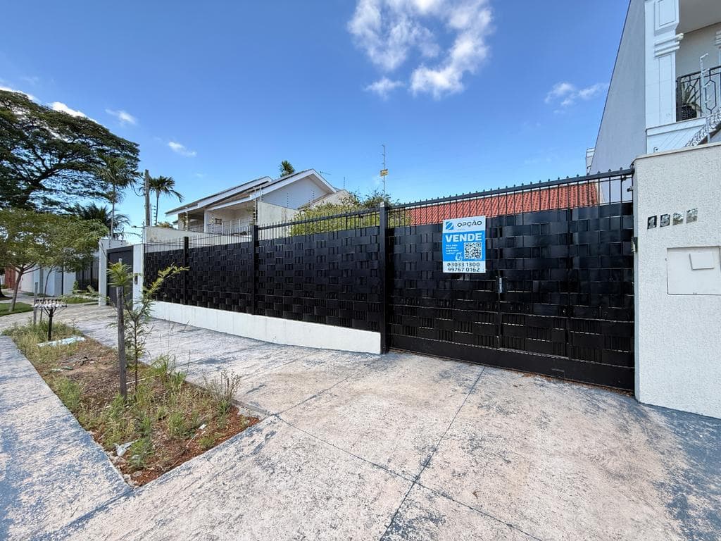 Casa à venda em Maringá, Zona 04, com 3 quartos, com 326.14 m²