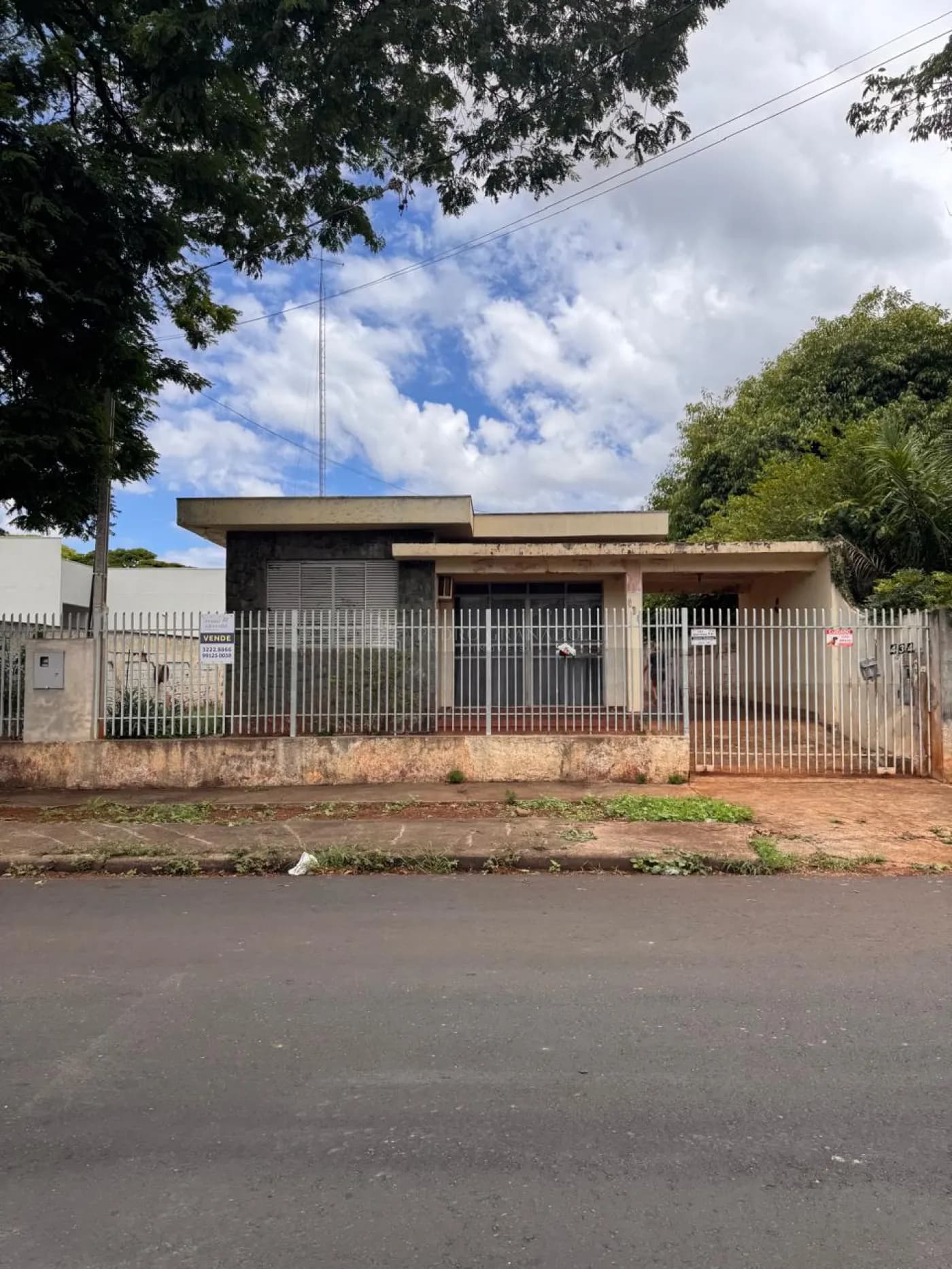 Casa com terreno inteiro na Vila Morangueira