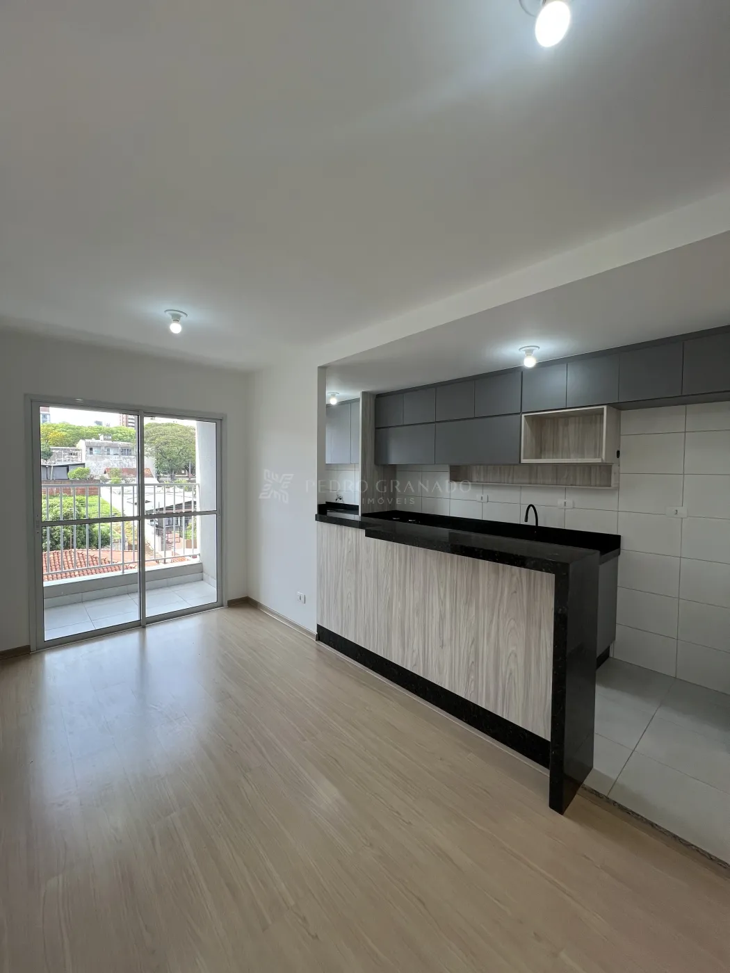 Apartamento com 02 Dormitórios - Zona 07