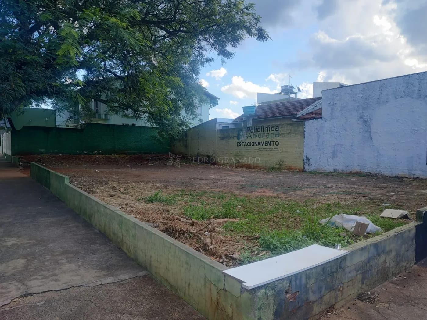 Terreno comercial Av. Alexandre Rasgulaeff