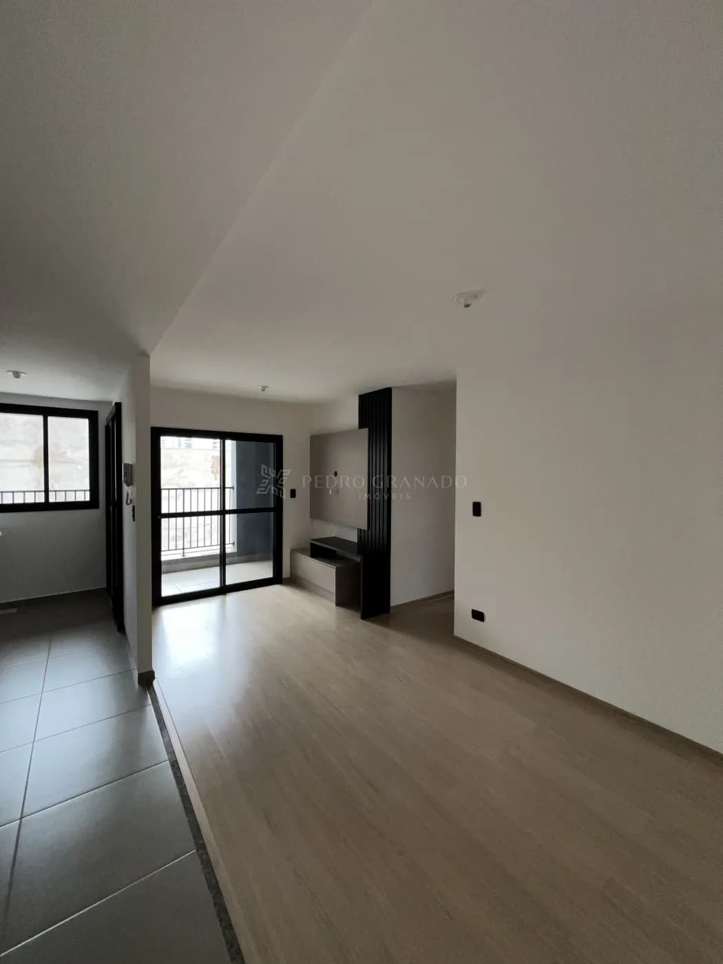Apartamento 02 Dormitórios - Próximo à Unicesumar.