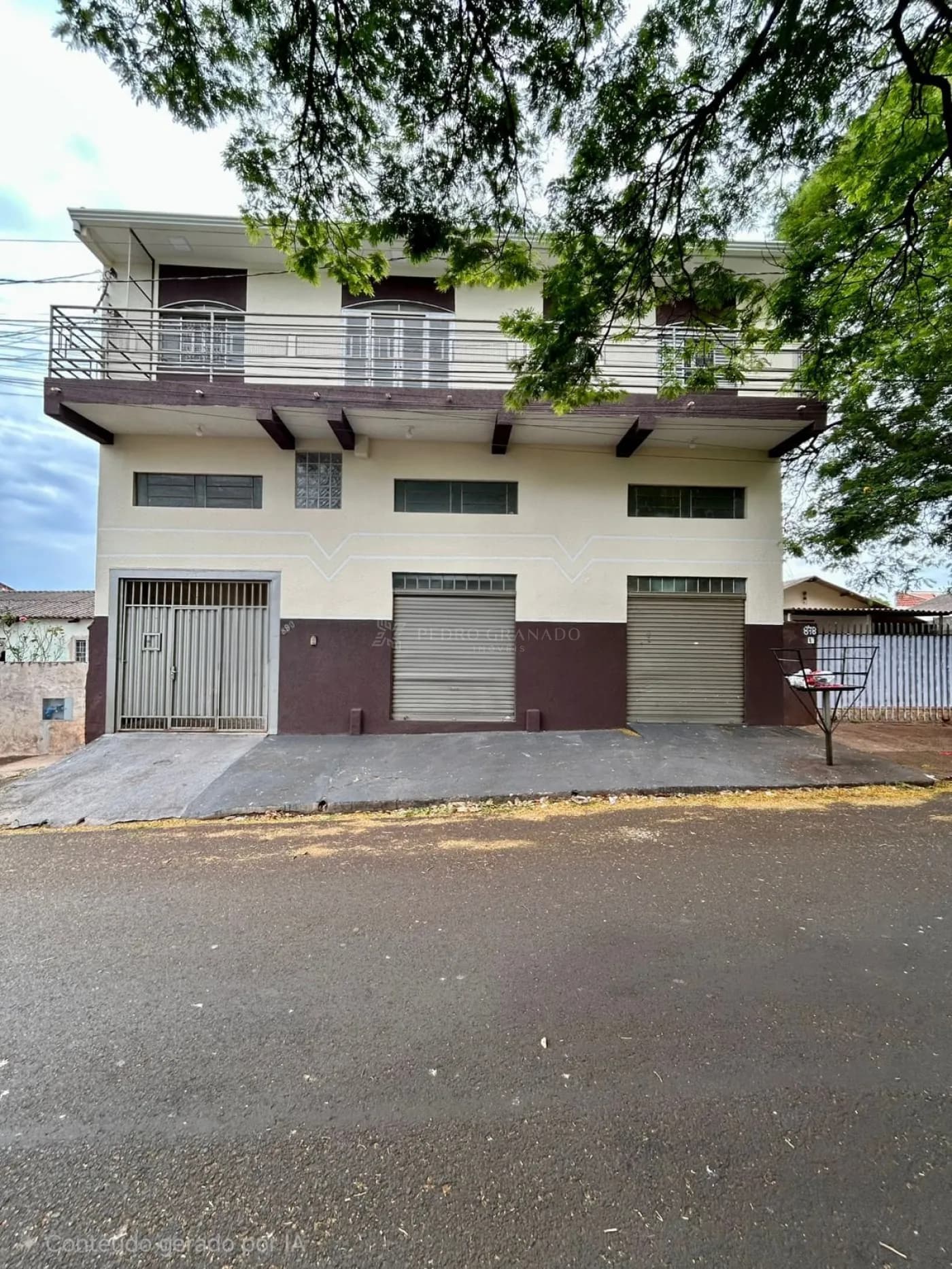 SOBRELOJA + SALÃO COMERCIAL + CASA NOS FUNDOS