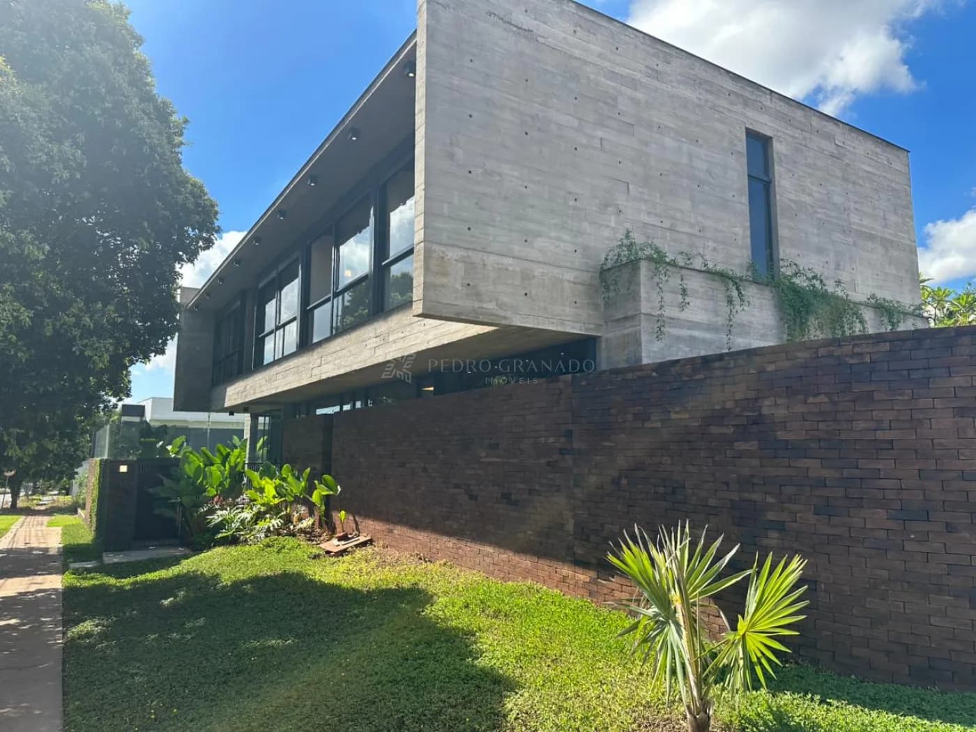 Sobrado de alto padrão em localização nobre!