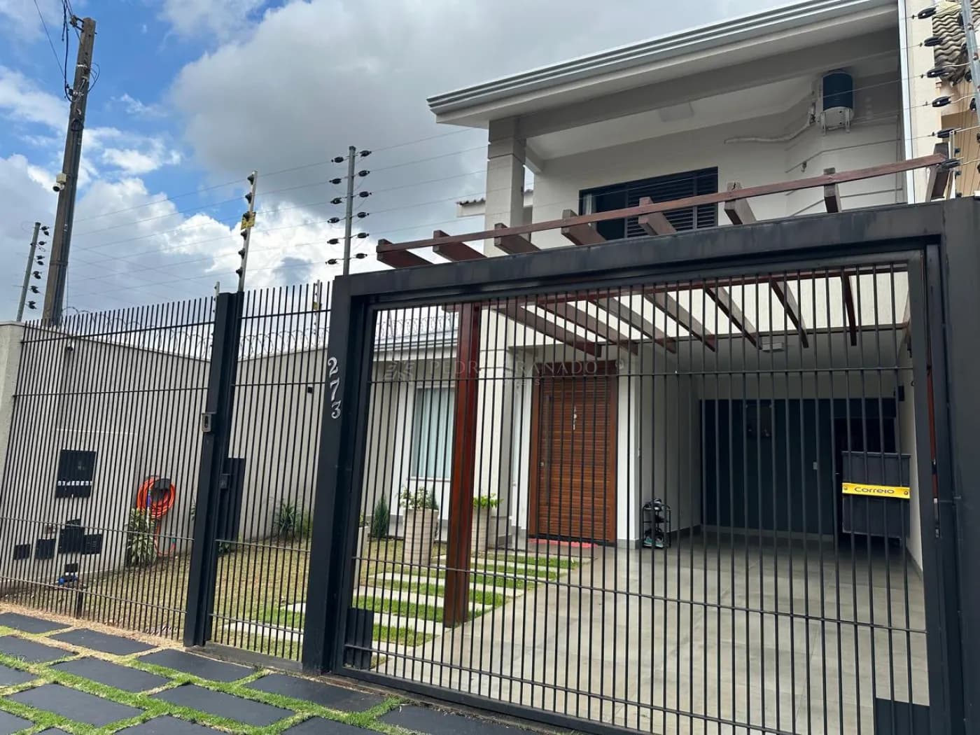 Casa/Sobrado Sobrado em Maringá