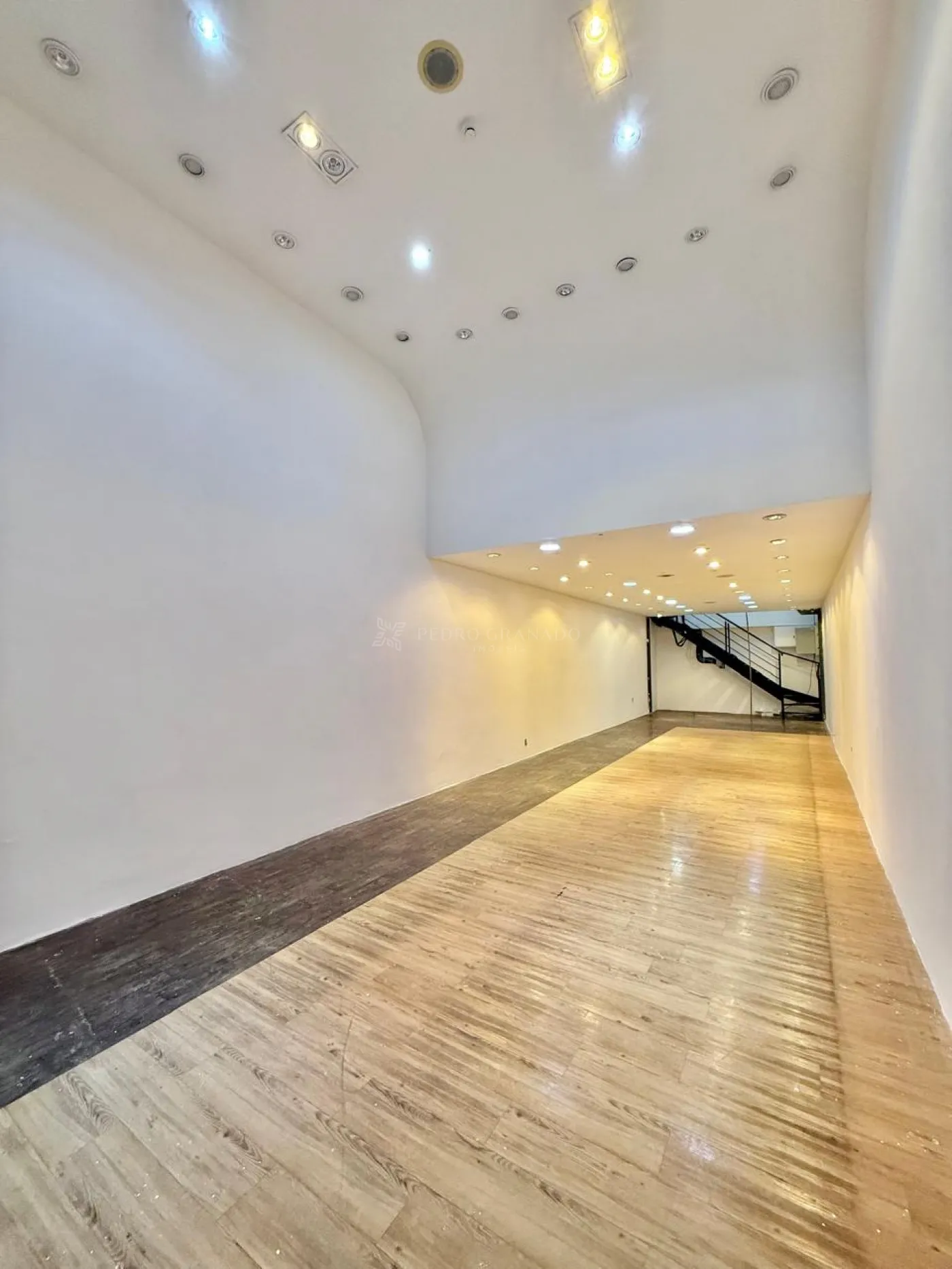 Loja no Shopping Avenida Center | Espaço Amplo + Mezanino para Estoque | 117,69m²