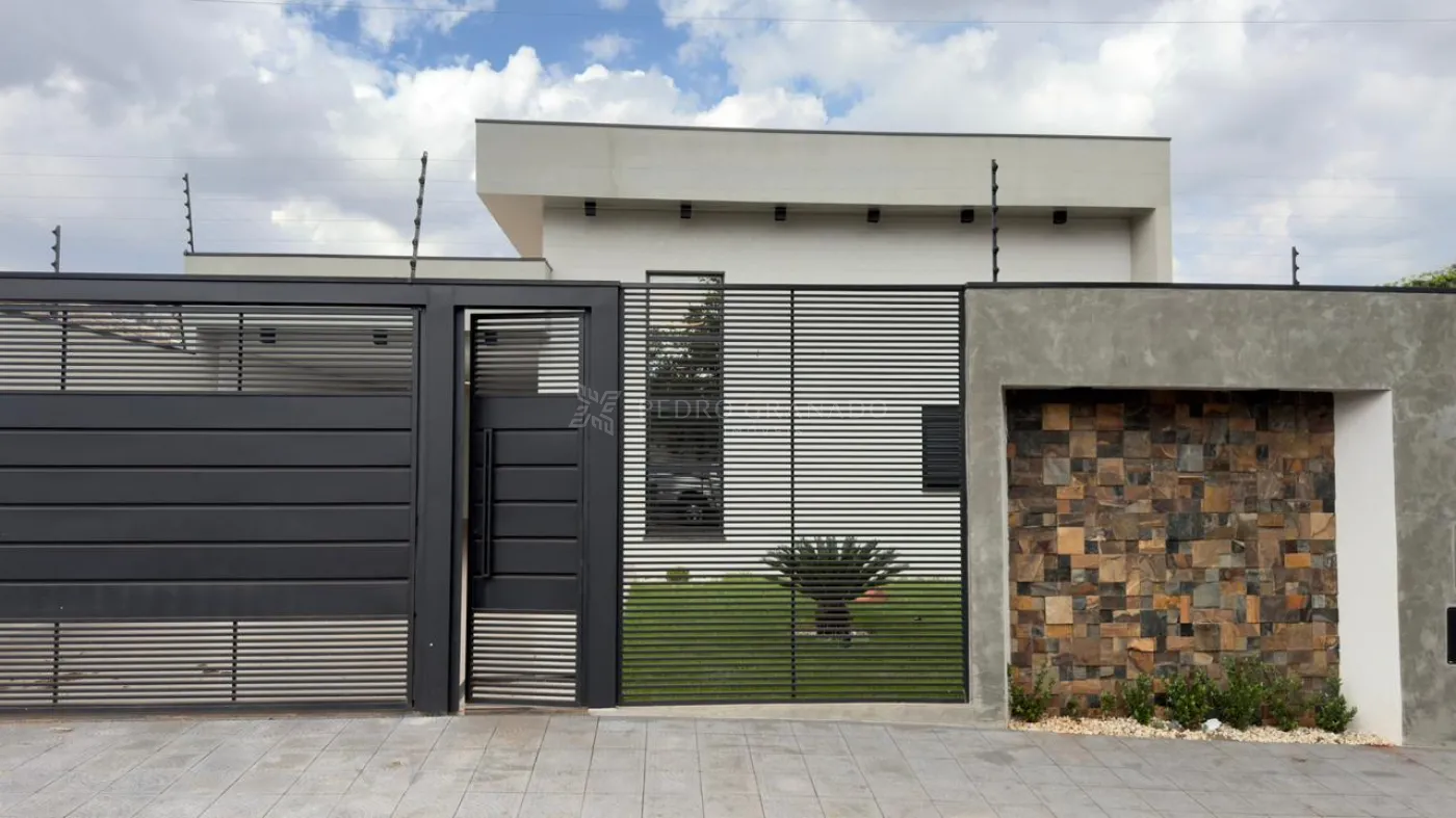 Linda casa nova e moderna com cozinha planejada