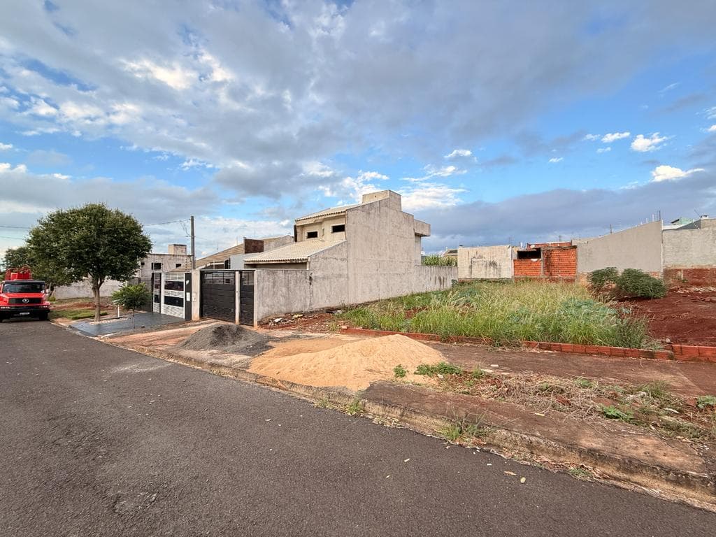Terreno à venda em Maringá, Jardim Dias II, com 348 m²