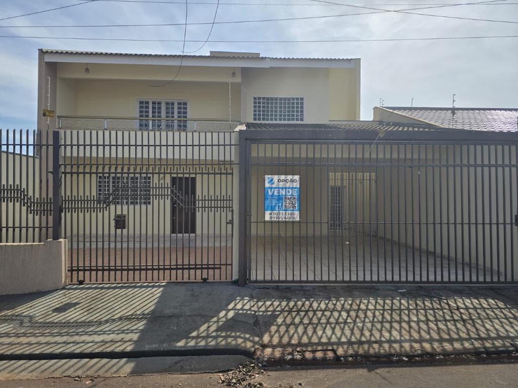 Sobrado à venda em Maringá, Jardim Liberdade III, com 4 quartos, com 243.23 m²