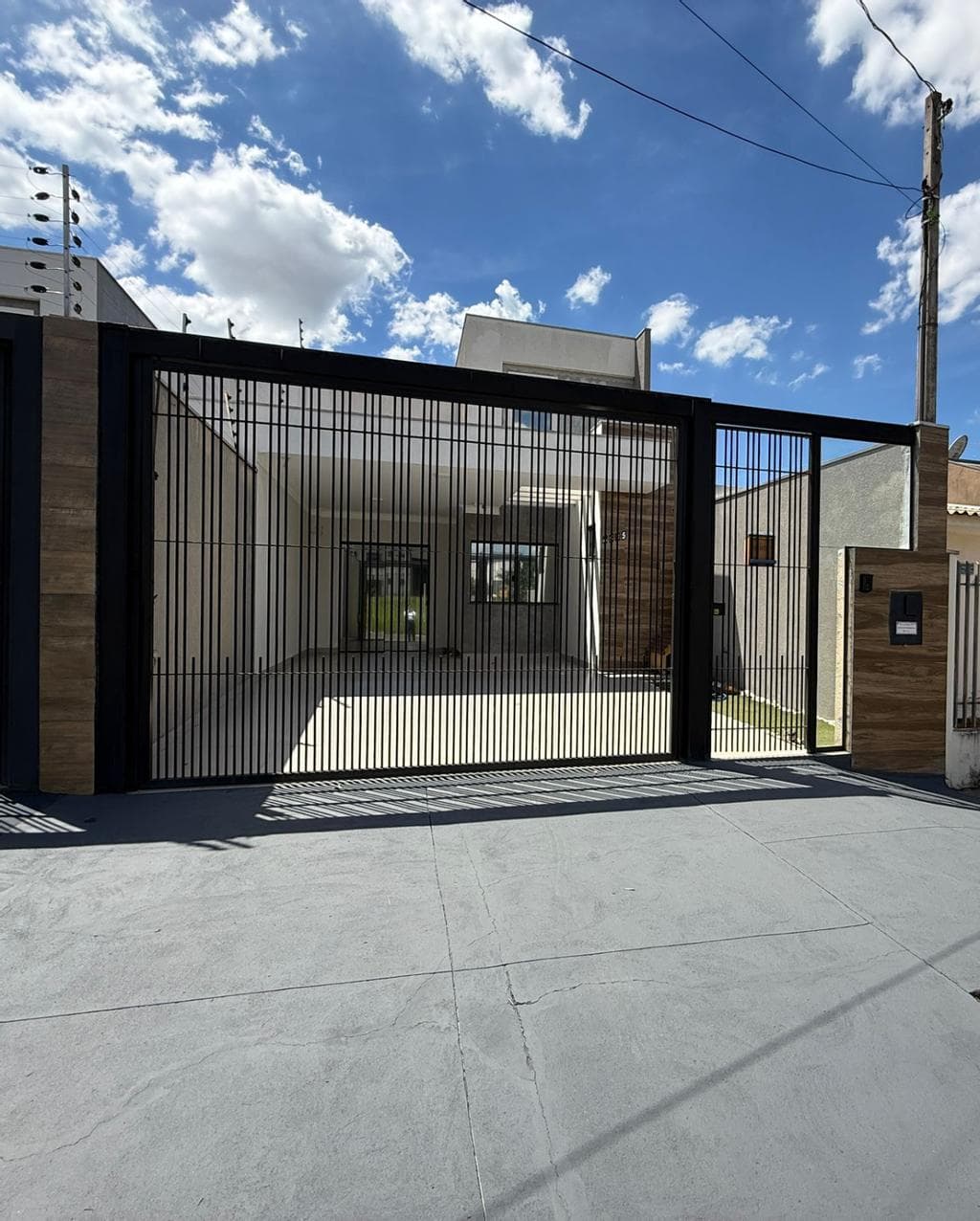 Casa à venda em Maringá, Jardim Brasil, com 3 quartos, com 111.97 m²