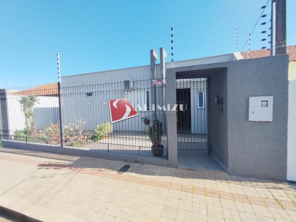 Casa à venda em Maringá, Conjunto Habitacional Karina, com 4 quartos, com 194.85 m²