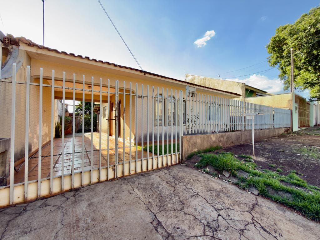 Terreno à venda em Maringá, Jardim Liberdade, com 300 m²