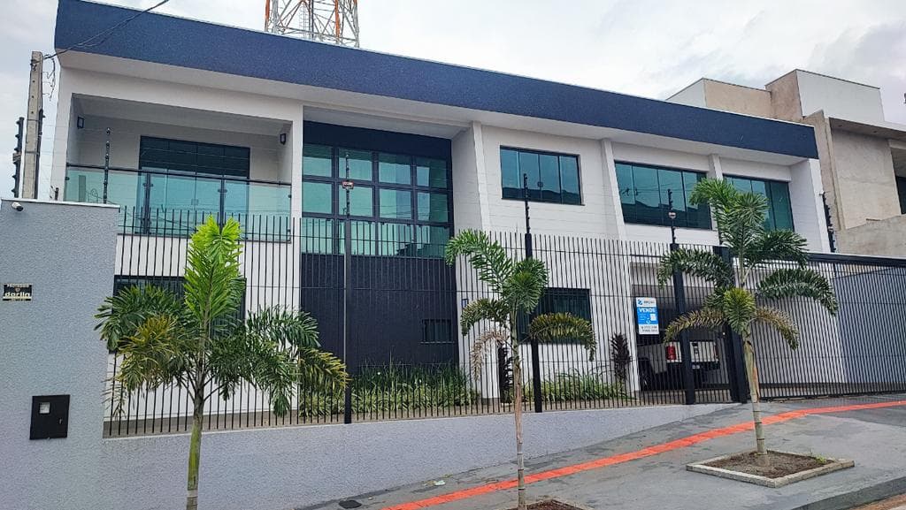 Sobrado à venda em Maringá, Zona 06, com 4 quartos, com 327.49 m²