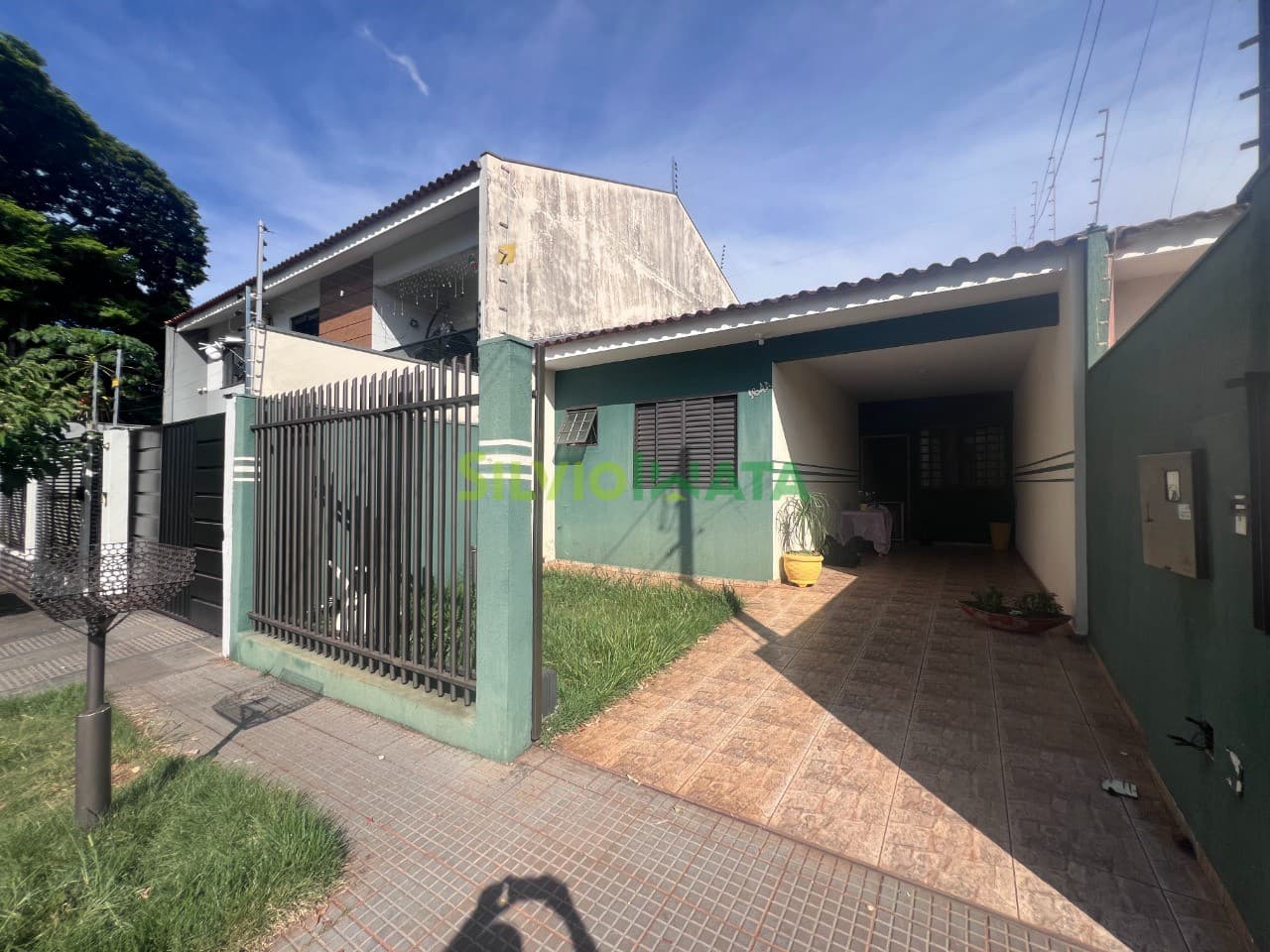 Casa Geminada à Venda no Parque Hortência em Maringá 3 Quartos (1 Suíte)