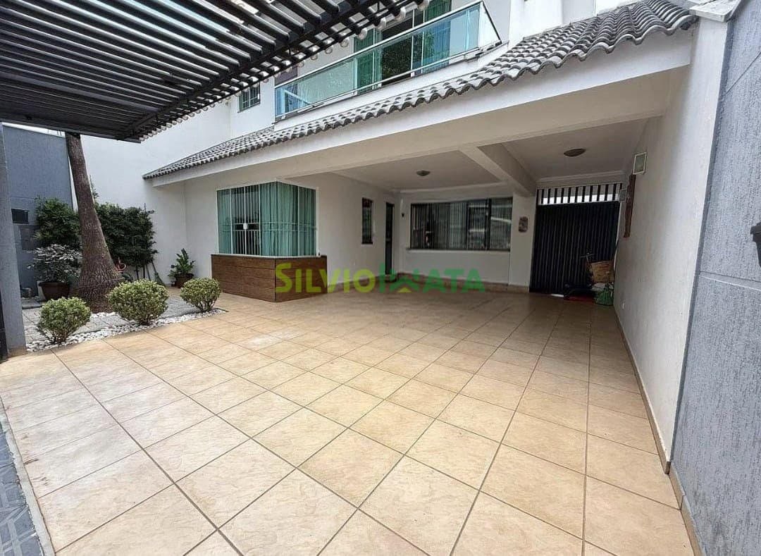 Sobrado à Venda no Jardim Imperial I | 205,76 m² | 3 Dormitórios | Suíte com Hidromassagem